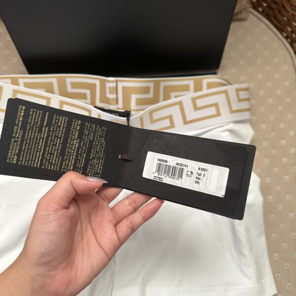 Versace shorts Size 4 - Image 8