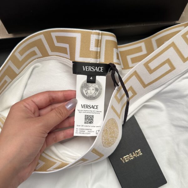 Versace shorts Size 4 - Image 7