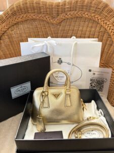 Prada mini alma