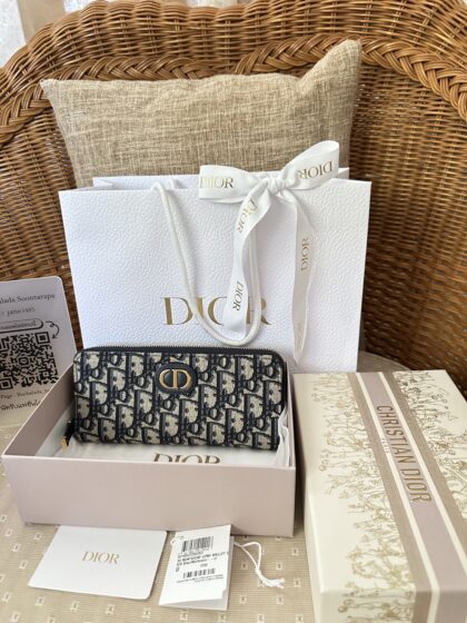 Dior 30 Montaigne Voyageur Slim Wallet