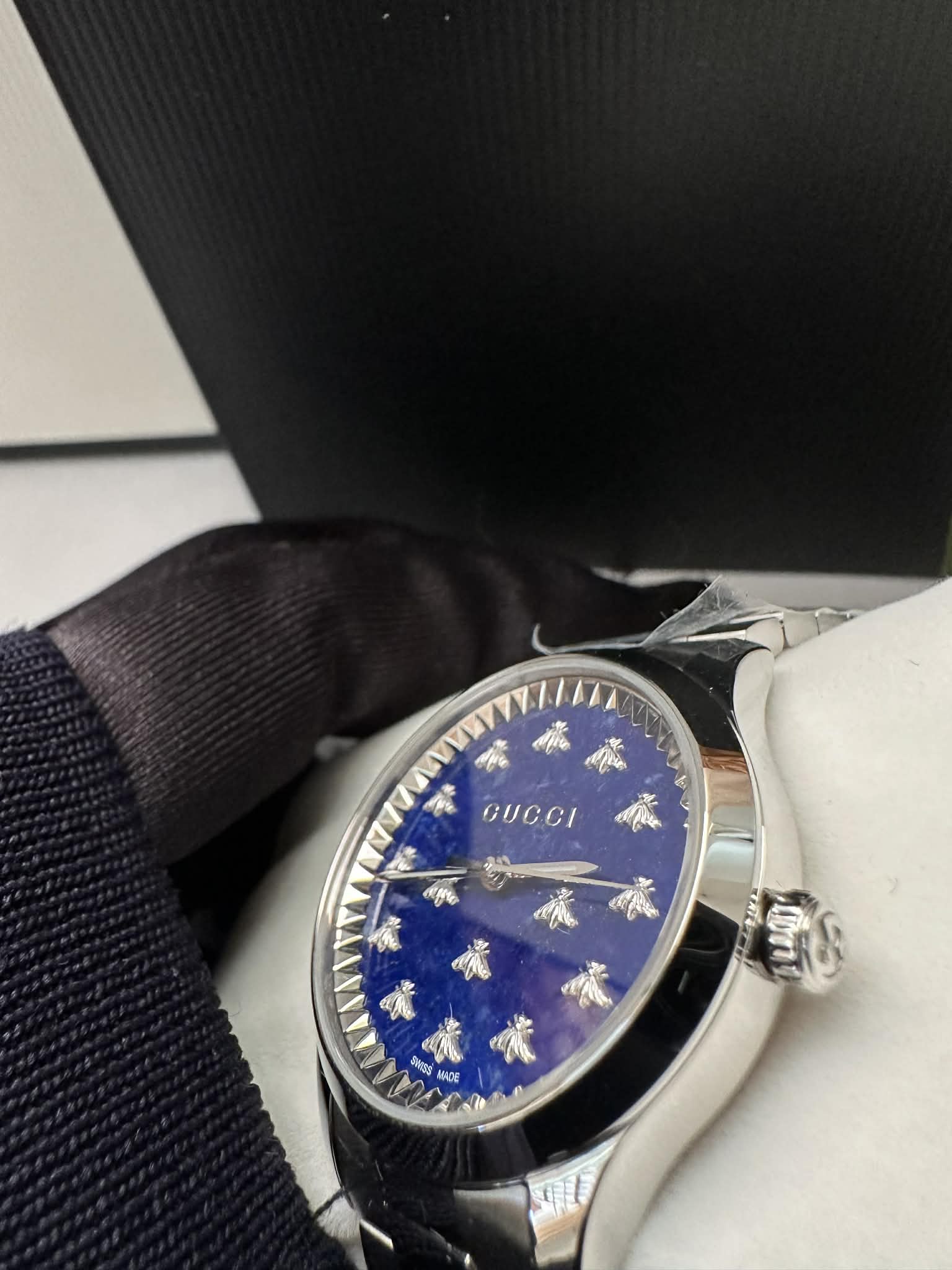 G-Timeless with Bee Motif with Lapis Lazuli dial 38mm - Image 3